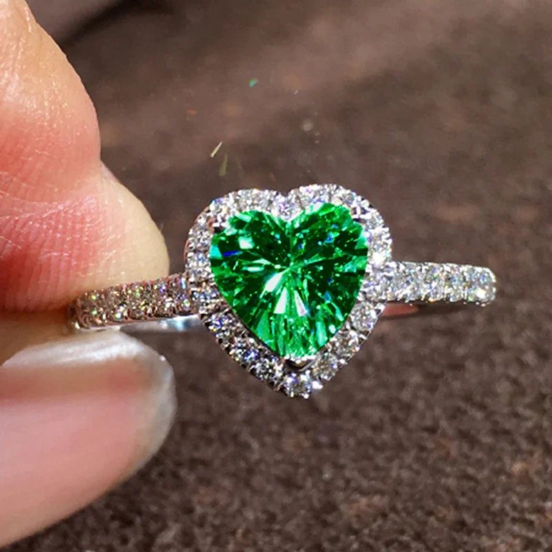 خاتم نسائي لامع