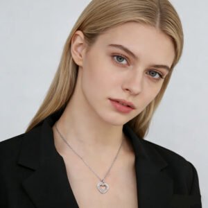 قلادة الحب من الزركون الشفاف